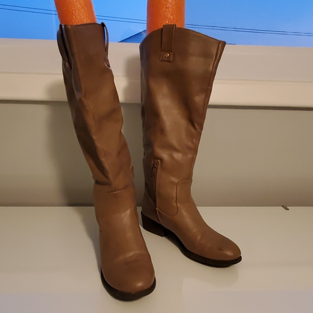Nude faux leather Pink & Pepper boots 7.5
